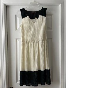 NWT The Limited Sleeveless Cocktail Dress Neutral Black & Ivory Size X-s…